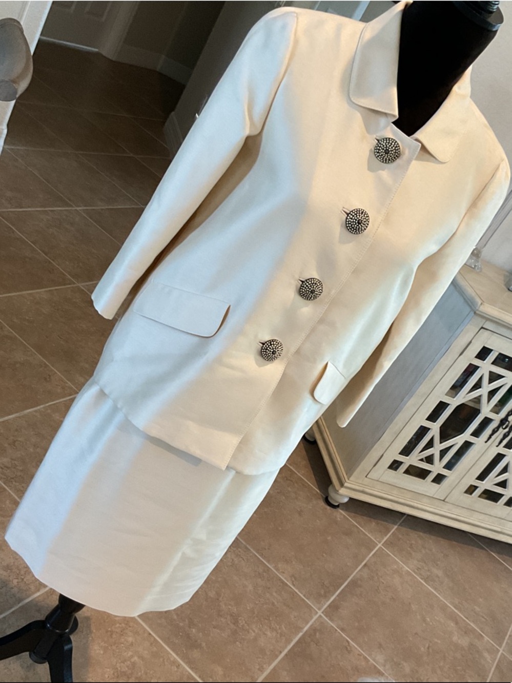 Oscar de la Renta ivory skirt suit, see description